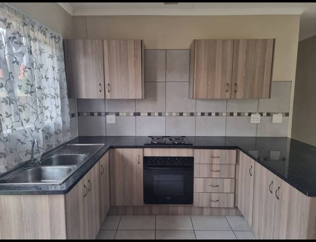 3 BEDROOM TOWNHOUSE FOR SALE IN WATERKLOOF HILL ESTATE